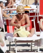 ElishaCuthbertCandid-UnknownHITW123.jpg