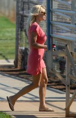 PamelaAndersonCandid-UnknownHITW269.jpg