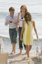 74978_Celebutopia_Eva_Longoria_enjoys_the_beach_in_Cannes_14_123_248lo332563_4.jpg