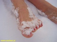 feetsnow014.jpg