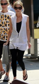 SarahMichelleGellarCandid-UnknownHITW44.jpg