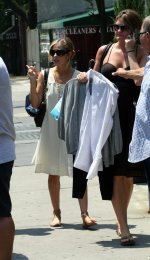 SarahMichelleGellarCandid-UnknownHITW46.jpg