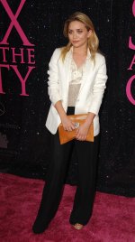 60176_Ashley_Olsen_-_NY_premiere_of_Sex_And_The_City_-__May_27th_2008_007_122_1189lo.jpg