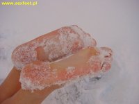 feetsnow019.jpg