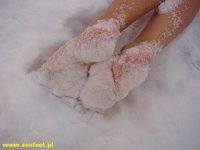 feetsnow021.jpg