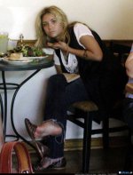 ashley_olsen_sole_fiddling_awesome_candid%21%21.jpg