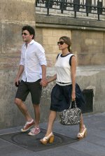 00771_Celebutopia_Eva_Mendes_Strolling_In_Paris_01_122_223lo.jpg