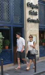 00847_Celebutopia_Eva_Mendes_Strolling_In_Paris_09_122_365lo.jpg