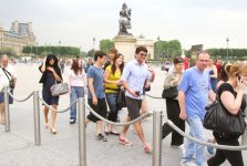 75591_Celebs4ever-com_Eva_Mendes_visits_the_Louvre_Museum_in_Paris_France_July_2_2008-01_122_227.jpg