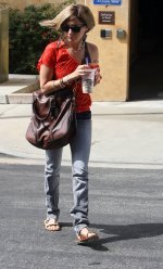 69203_Ashley_Tisdale_8202_122_1200lo.jpg