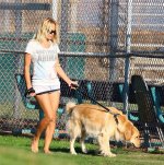 90642_Celebutopia-Pamela_Anderson_watching_her_son_play_baseball_in_Malibu-18_122_100lo.jpg