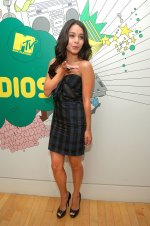 54576_Vanessa_Hudgens_5_MTV_TRL0014_122_122_932lo.jpg