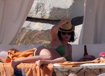 KatyPerryCandid-UnknownHITW08.jpg