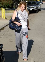 HilaryDuffCandid-UnknownHITW489.jpg