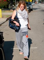 HilaryDuffCandid-UnknownHITW496.jpg