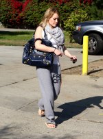 HilaryDuffCandid-UnknownHITW504.jpg