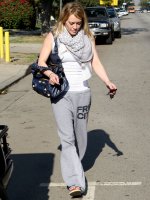 HilaryDuffCandid-UnknownHITW507.jpg