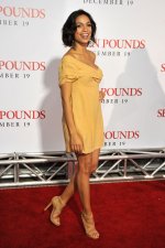 25660_Rosario_Dawson-Seven_Pounds_premiere_in_Los_Angeles-006_122_94lo.jpg