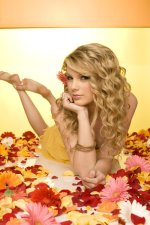 TaylorSwiftPress-UnknownHITW02.jpg