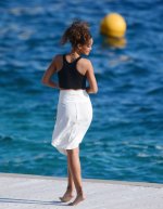 Rihanna-Feet-1448787.jpg