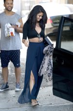 Selena-Gomez-Feet-1359090.jpg