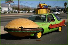 38715474.hamburger_car.jpg