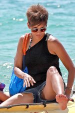 Halle-Berry-Feet-1442374.jpg