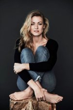 Eclectic Ladies  ·yvonne strahovski.jpg