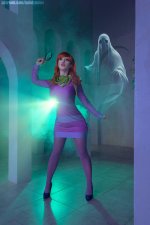 scooby_doo___daphne_by_lada_lyumos_by_lyumos_dge68sv-375w-2x.jpg