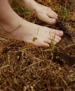 Billie-Eilish-Feet-5841421.jpg