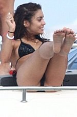 Vanessa-Hudgens-Feet-10638161.jpg