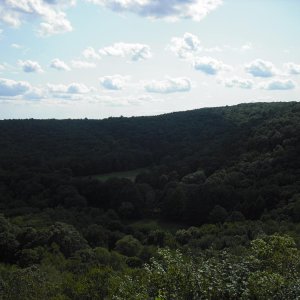 Different angle of the valley in Devil's Hopyard