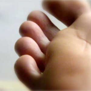 up close toes