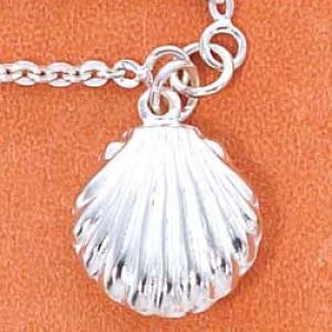 BR 440:STERLING SILVER CABLE CHAIN AND SCALLOP SHELL ANKLET
Sterling Silver Cable Anklet with Scallop Shell dangle 
2mm Cable 9" chain with spring rin