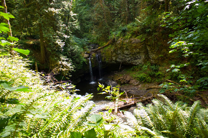 awesome l'il waterfall