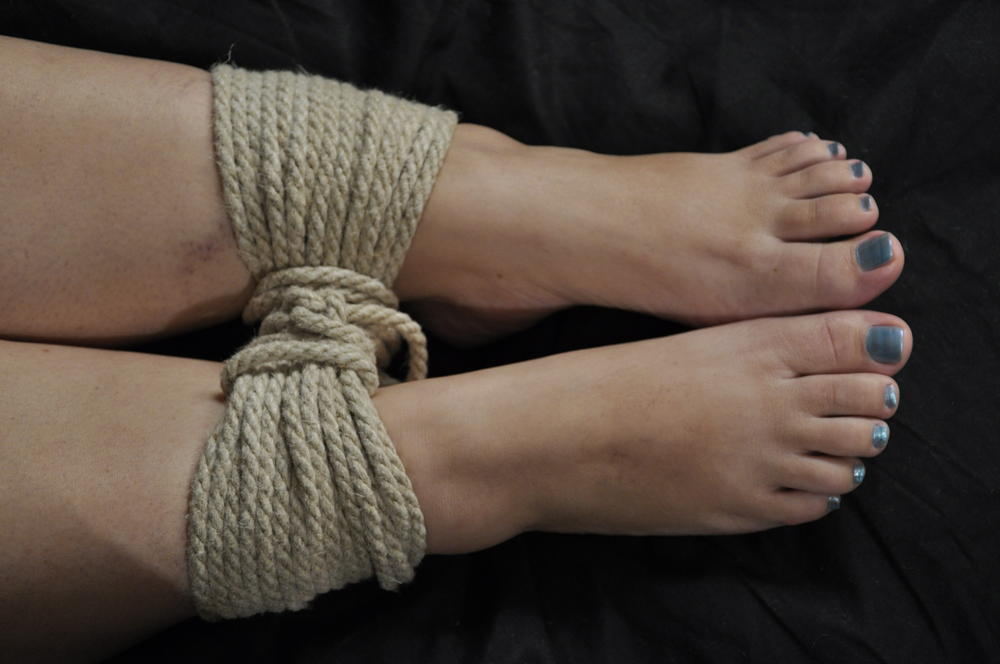 bound feet, pretty toes!