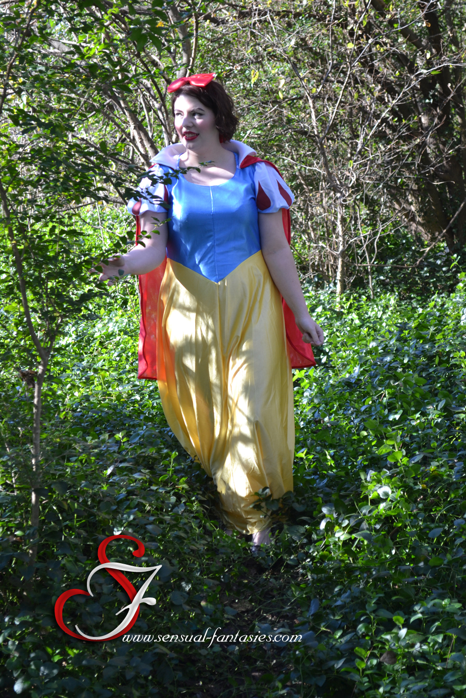 Me as Snow White and I am about to be grabbed by the Evil 
Huntsman. Please be sure to check out the site in the watermark.