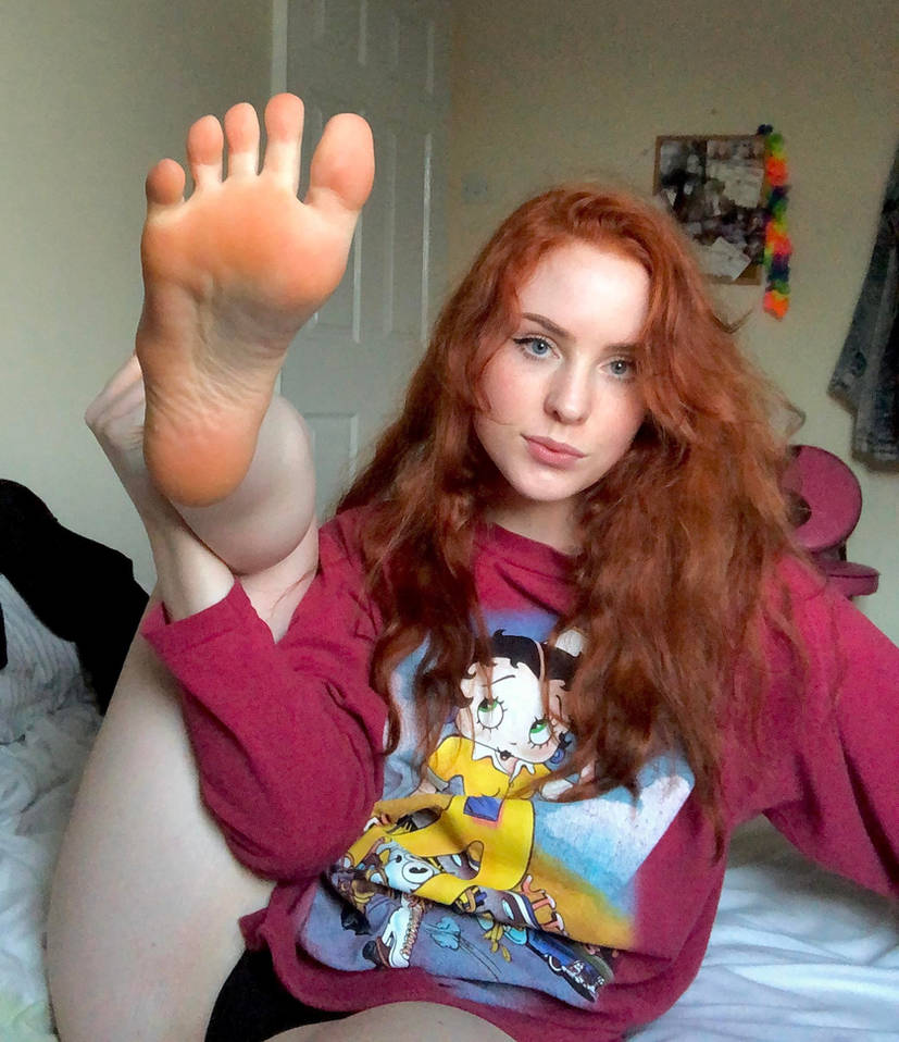 redhead_girl_s_beautiful_orange_foot__read_des__by_f3rch0w_de2bis5-414w-2x.jpg