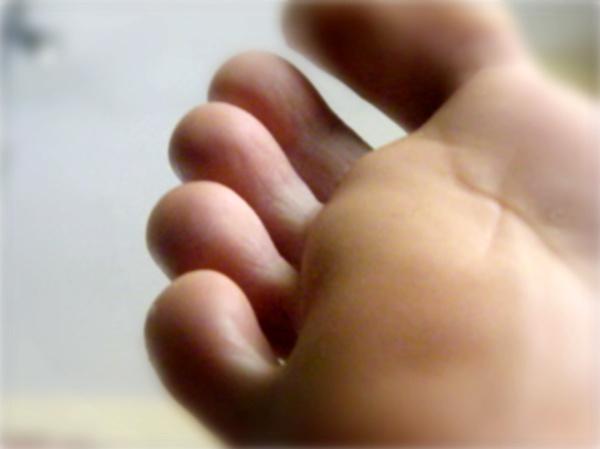 up close toes