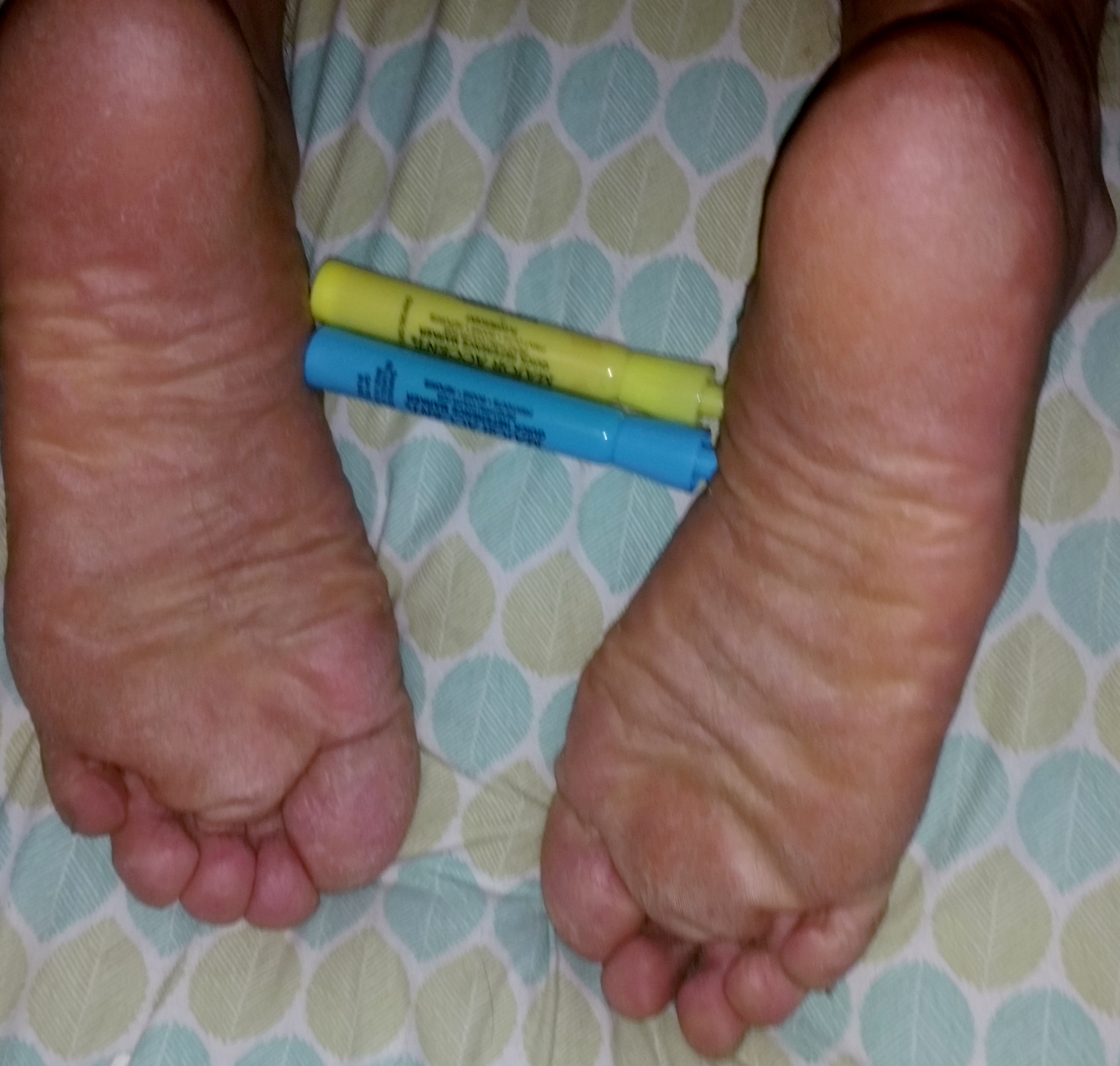 Who want to highlight how ticklish my feet are on different spots ?